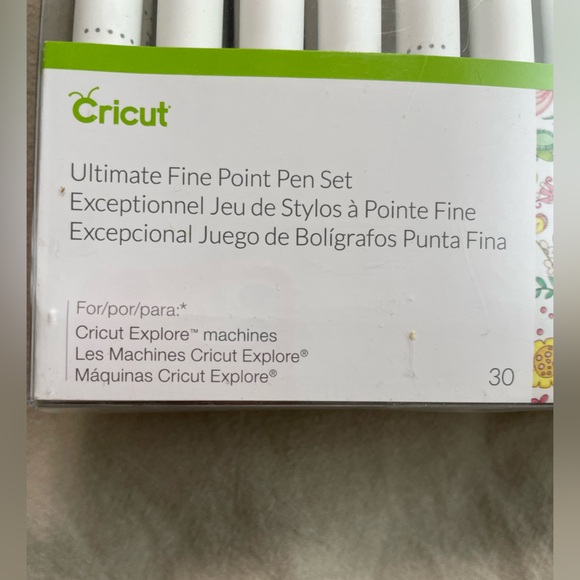 Cricut 30 Count Ultimate Fine Point Pen Set - Picture 2 of 5